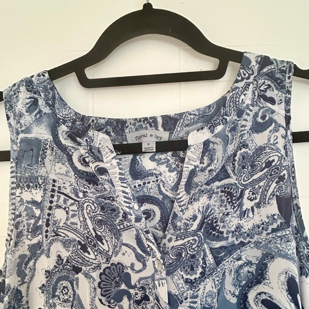 Sleeveless Top - Picture 3 of 3